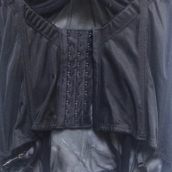 Corset with garter straps - Picture 3 of 3